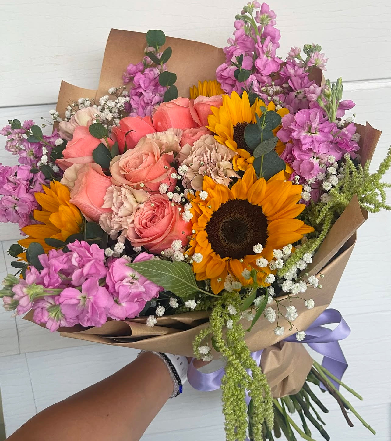 Sunny flowers bouquet