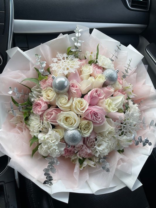 Snowflake Rose bouquet